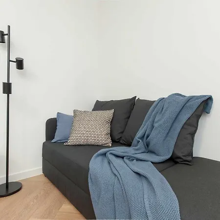 Modern & Bright With Garden By Rent Like Apartamento