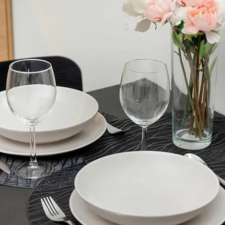 Modern & Bright With Garden By Rent Like Apartamento