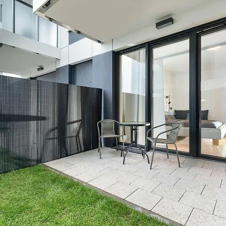 Modern & Bright With Garden By Rent Like Apartamento *